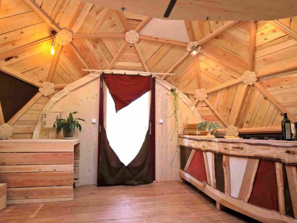 HEBERGEMENT INSOLITE VISION DÔME CABANE